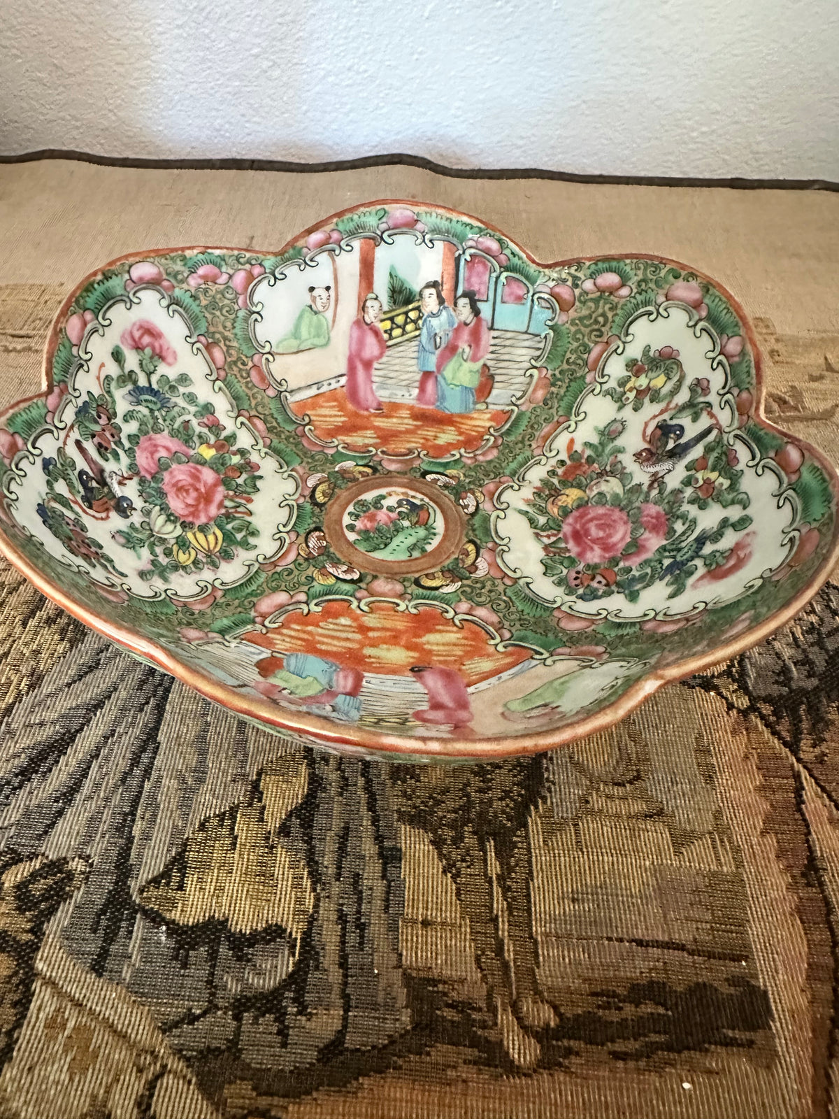 Antique Chinese Rose Medallion Scalloped Bowl – 7.75"