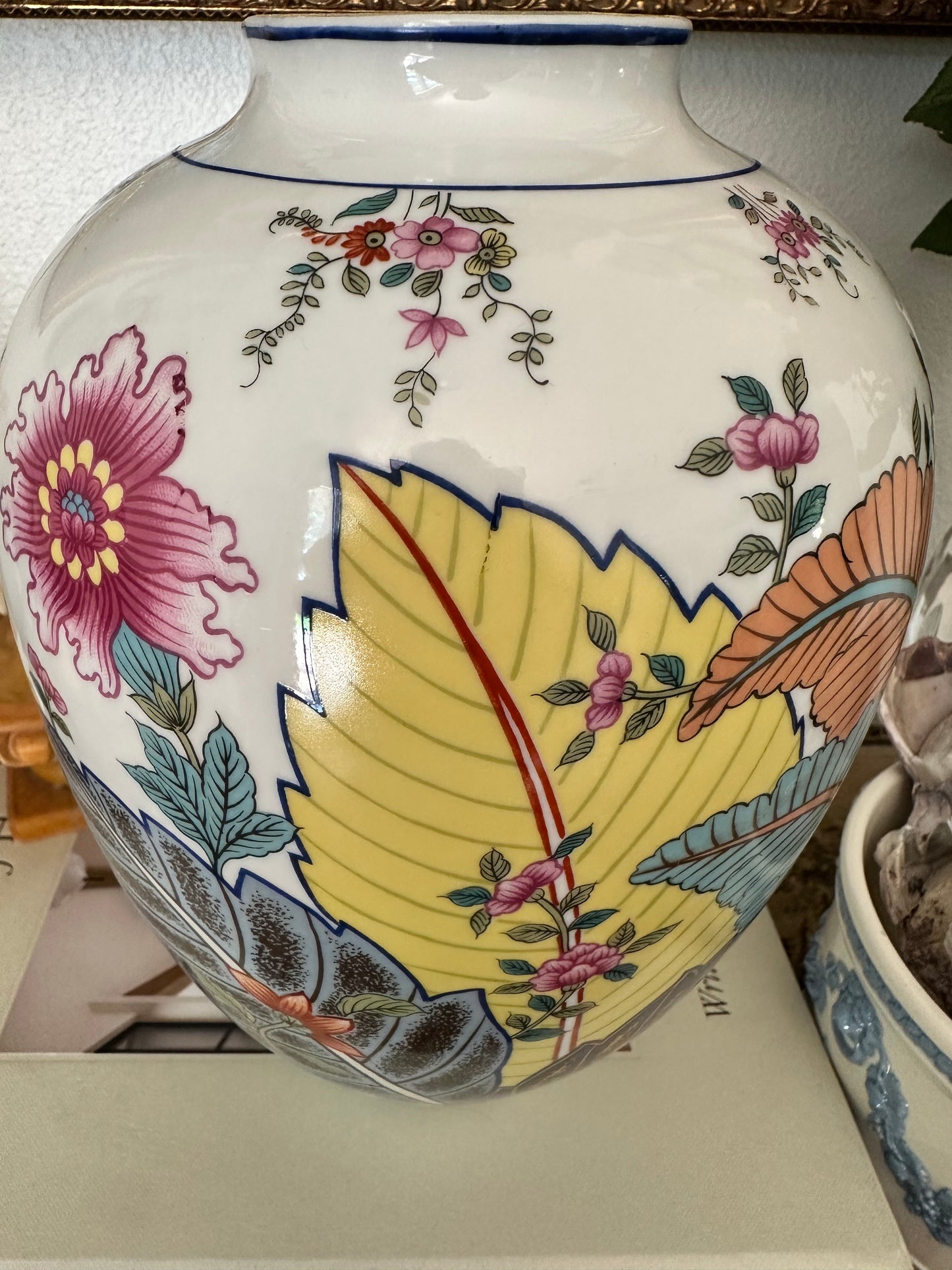 Vintage Mann Tobacco Leaf Porcelain Vase