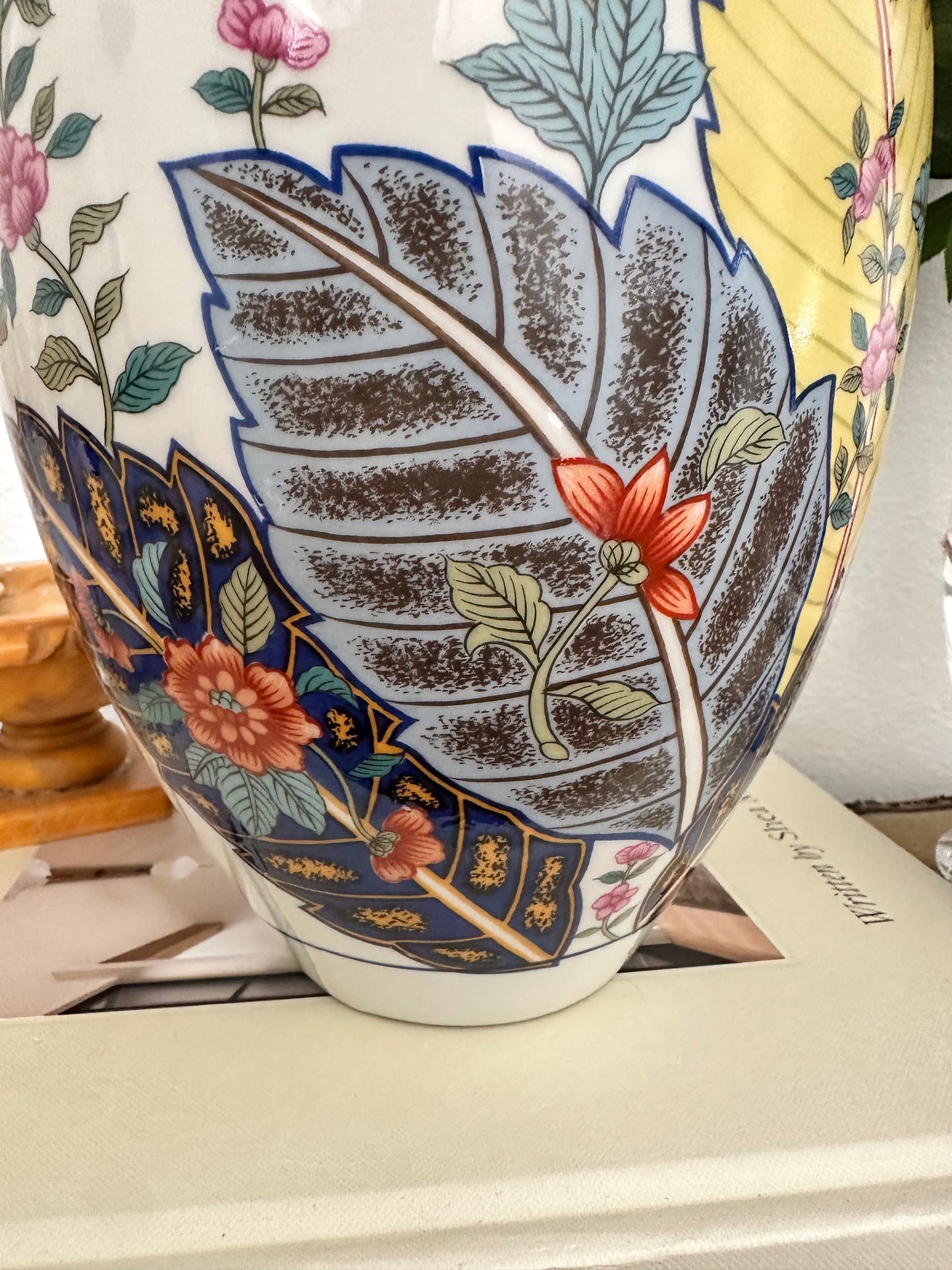 Vintage Mann Tobacco Leaf Porcelain Vase