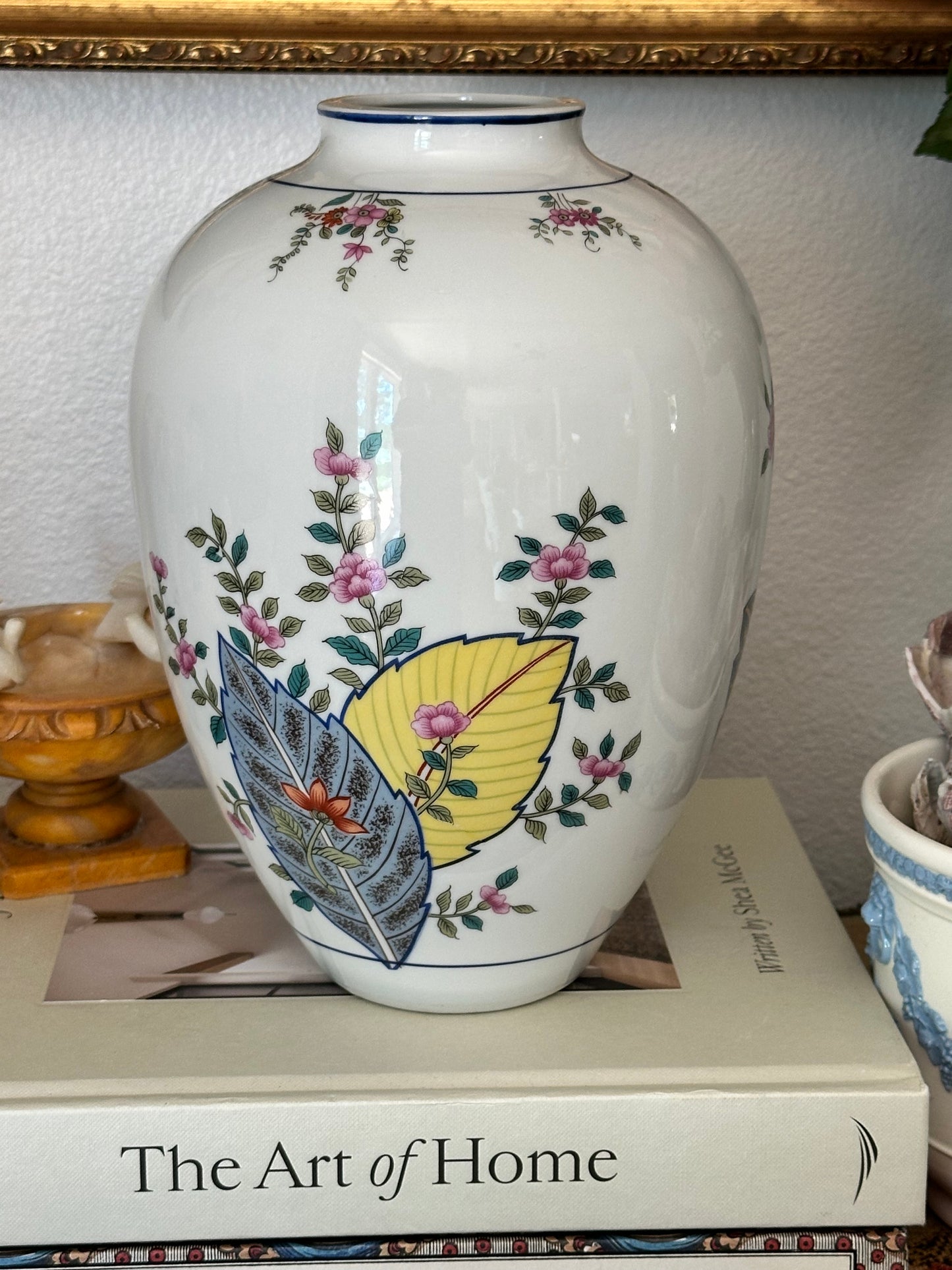 Vintage Mann Tobacco Leaf Porcelain Vase
