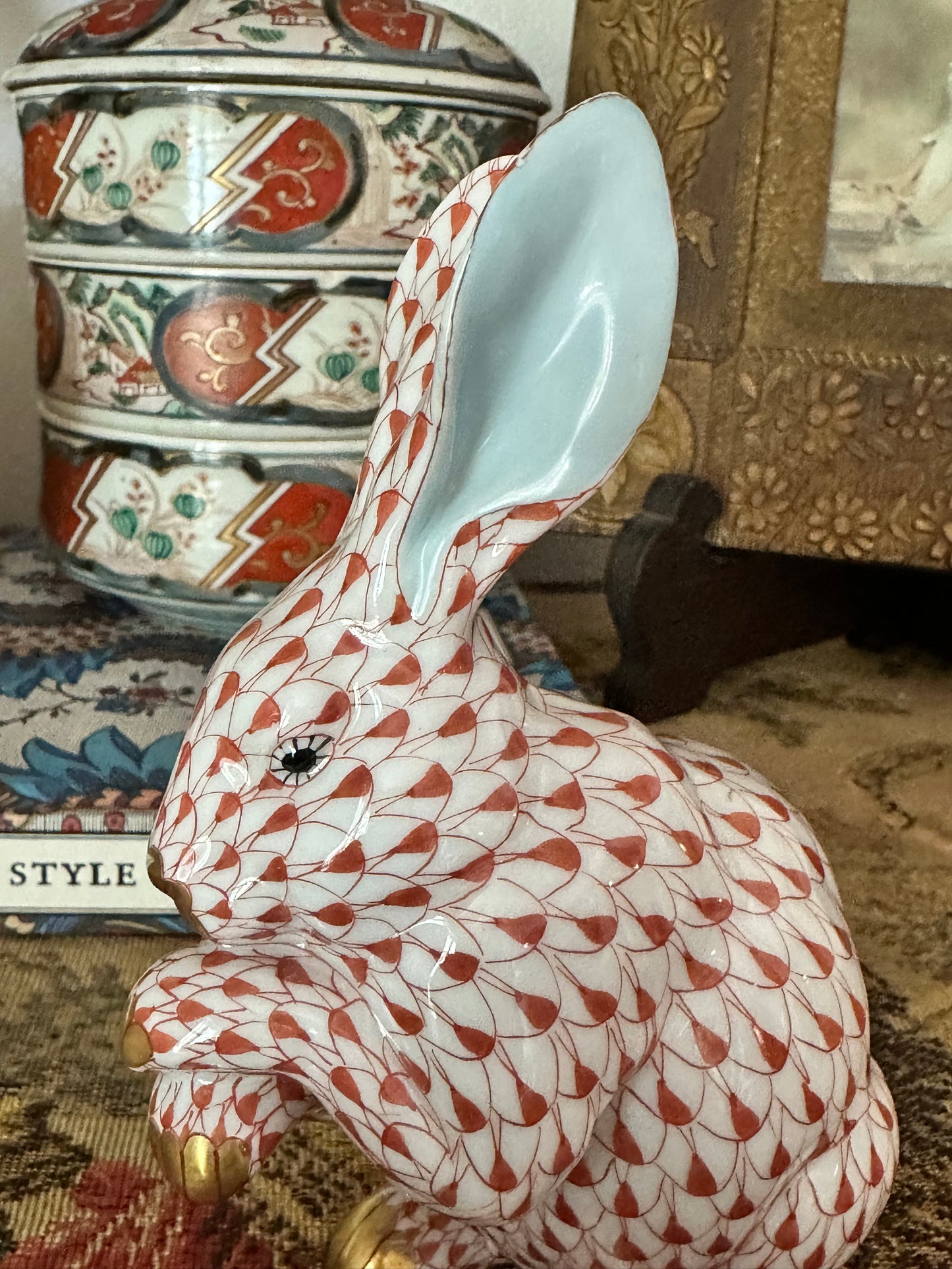 Herend Hand-Painted Porcelain Begging Rabbit | Rust Fishnet | 6.5"