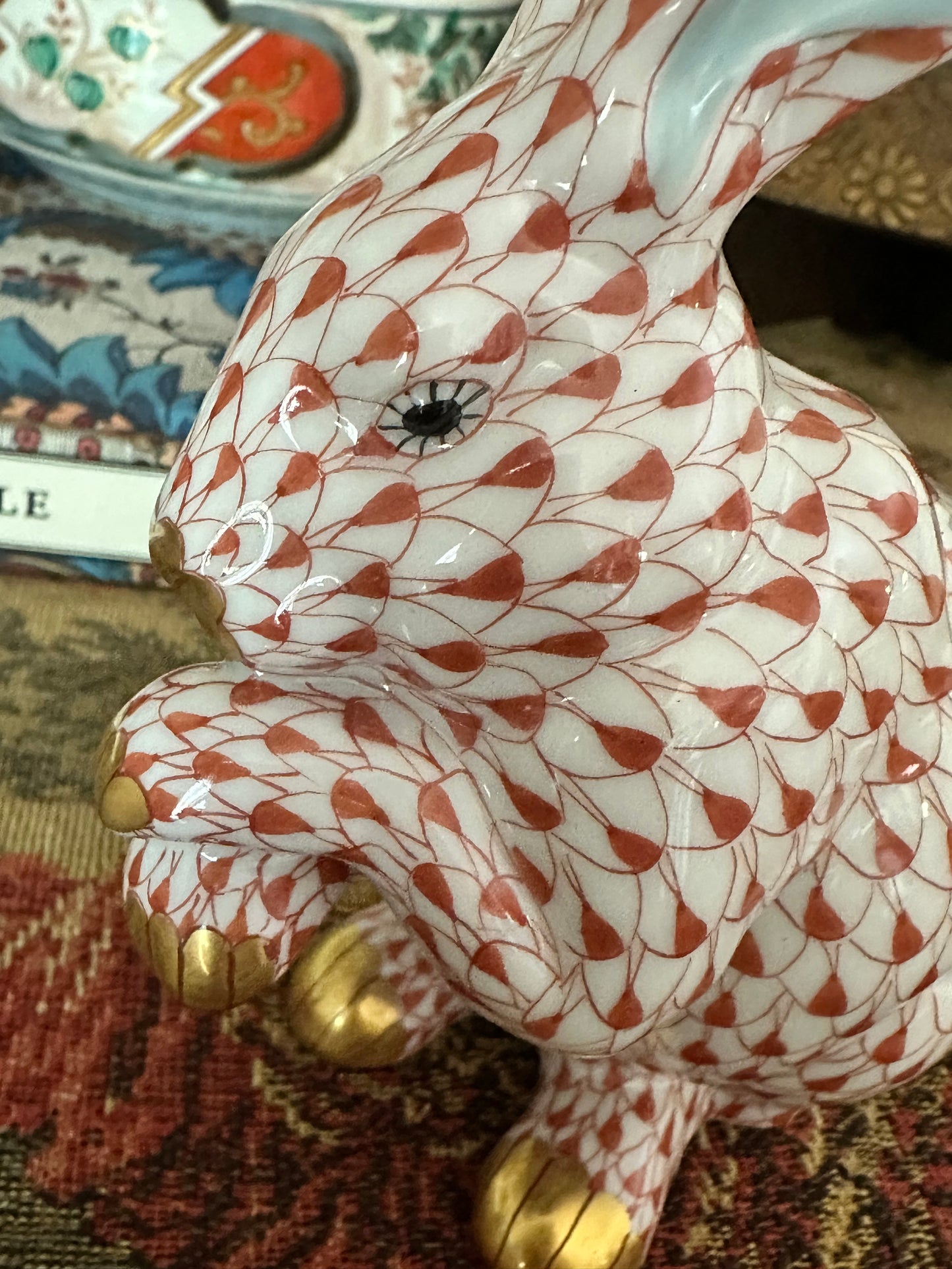 Herend Hand-Painted Porcelain Begging Rabbit | Rust Fishnet | 6.5"