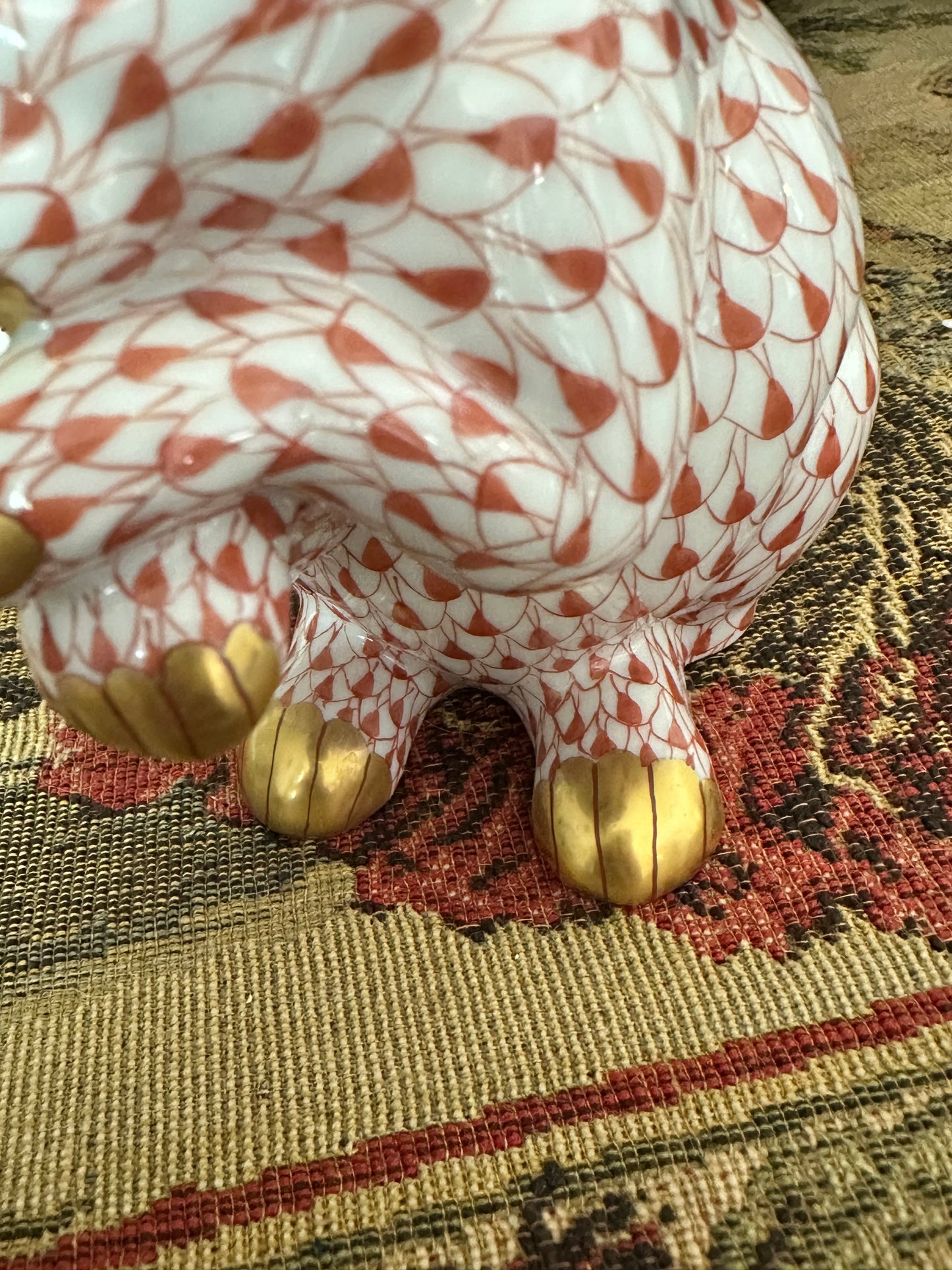 Herend Hand-Painted Porcelain Begging Rabbit | Rust Fishnet | 6.5"